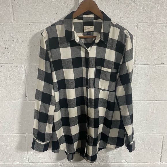 Universal Thread Ivory|Black Flannel Buffalo Plaid Button Down Shirt Sz Large - Picture 2 of 5